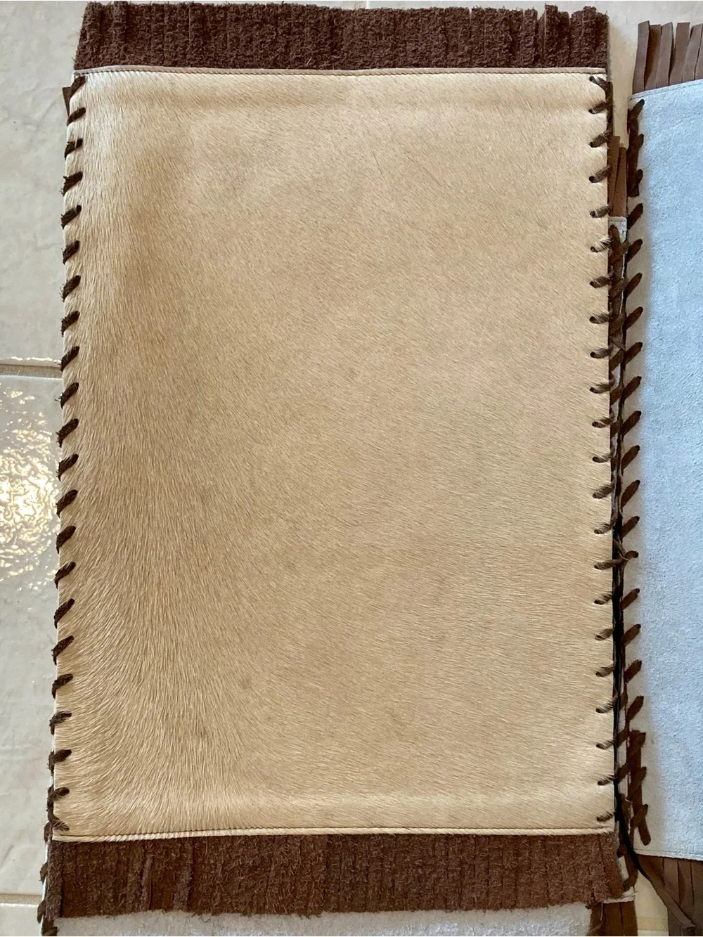 NWT Dekoland plain laced cowhide and suede fringe placemat set